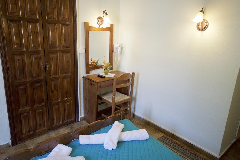 Ria Rooms Kissos  Rum bild